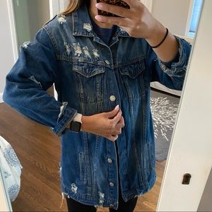 DENIM JACKET SLIGHTLY DISTRESSED AND SUPER CUTE
